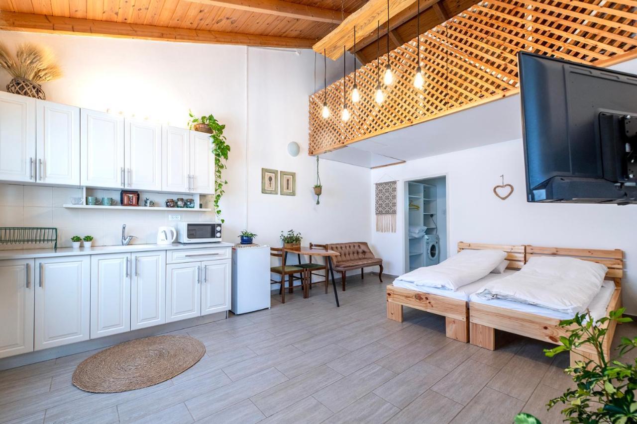 רז אירוח ברמה Villa Qaşrīn Buitenkant foto