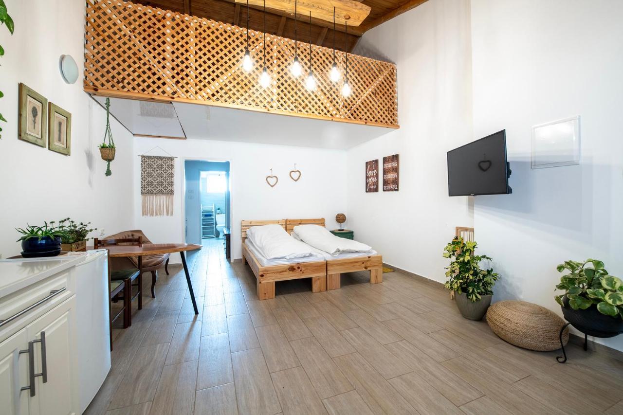 רז אירוח ברמה Villa Qaşrīn Buitenkant foto